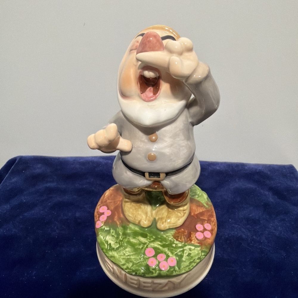 Disney Snow White Seven Dwarfs Schmid Sneezy Music Box Figurine Japan Vintage